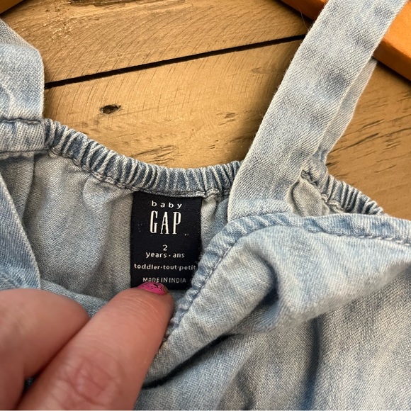 ⭐️3/15⭐️ Gap 2T soft denim sleeveless dress - Picture 3 of 4